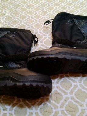 KAMIK SNOW BOOTS BIG BOYS SIZE 4 LIKE NEW CONDITION